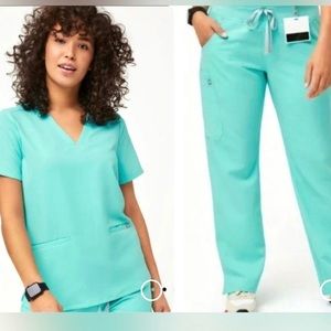 Figs fresh aqua set. XL basic scrub pant & XL Casma 3-pocket scrub top.